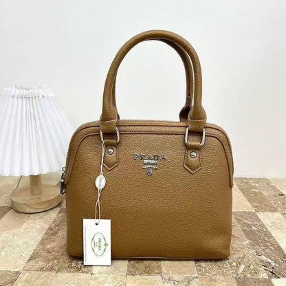 Prada
75 dhs💓

Zain232
♥️♥️♥️