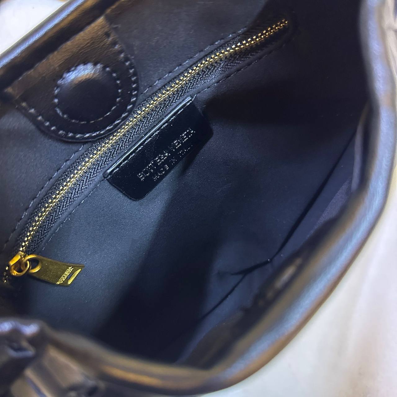 BOTTEGA 
GOOD QUALITY 
WITH BOX 
🎁🎁🎁

120 dhs✅

Zain295
♥️♥️♥️