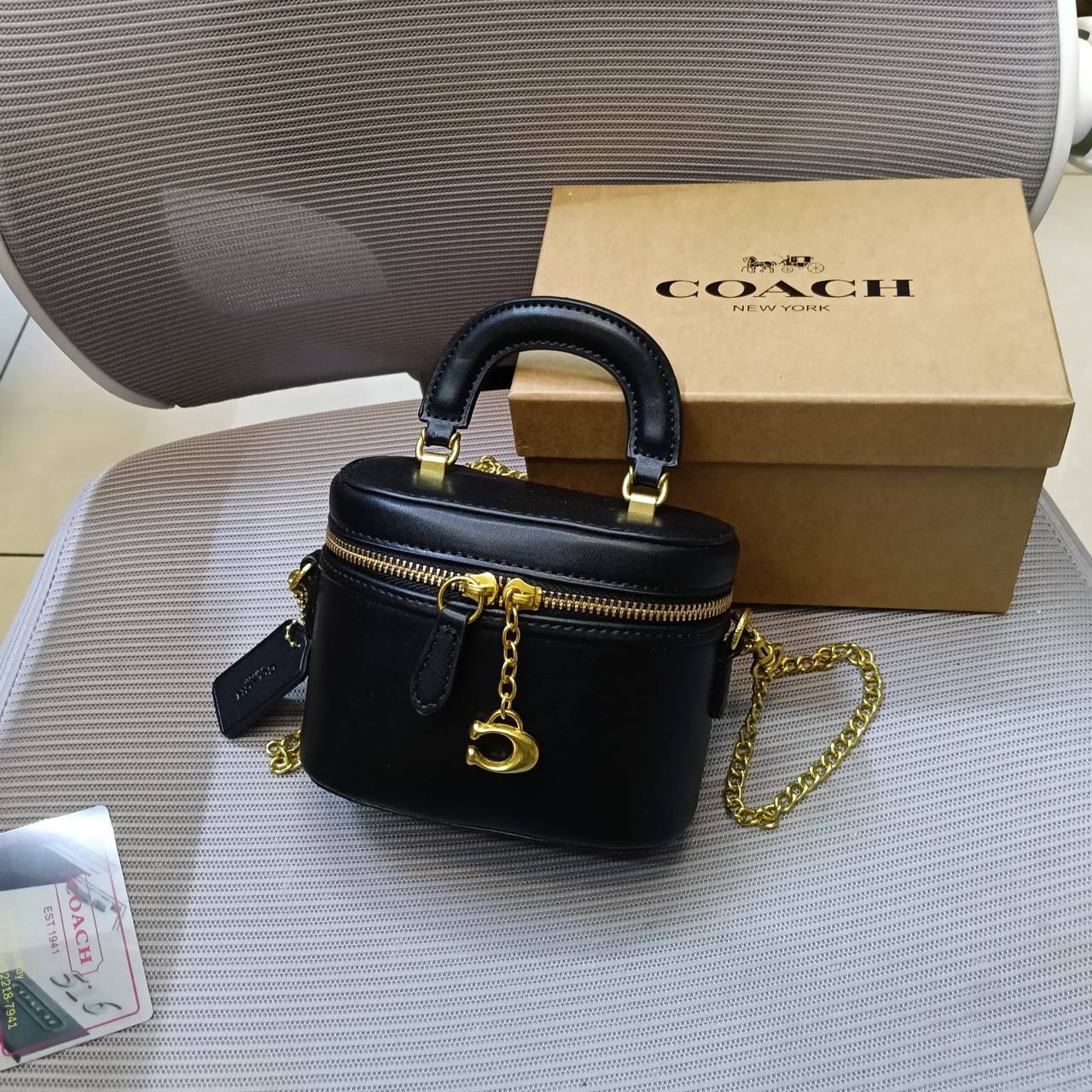 Coach
95 dhs✅
with box
size 15cm
High quality

Zain26
♥️♥️♥️