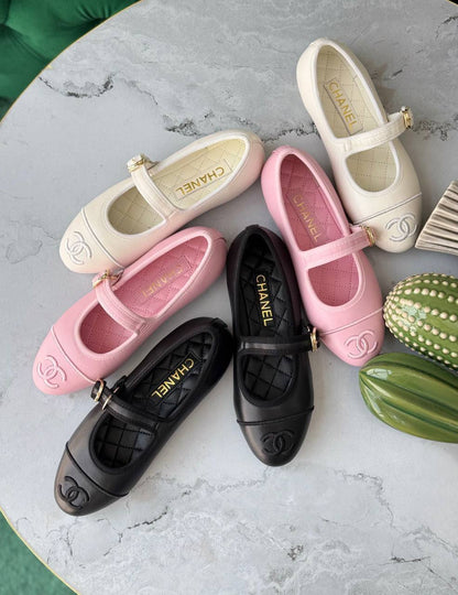Chanel 
Vip quality 
Size:36 to 42 
450 dhs🇦🇪🇦🇪

Zain113
♥️♥️♥️