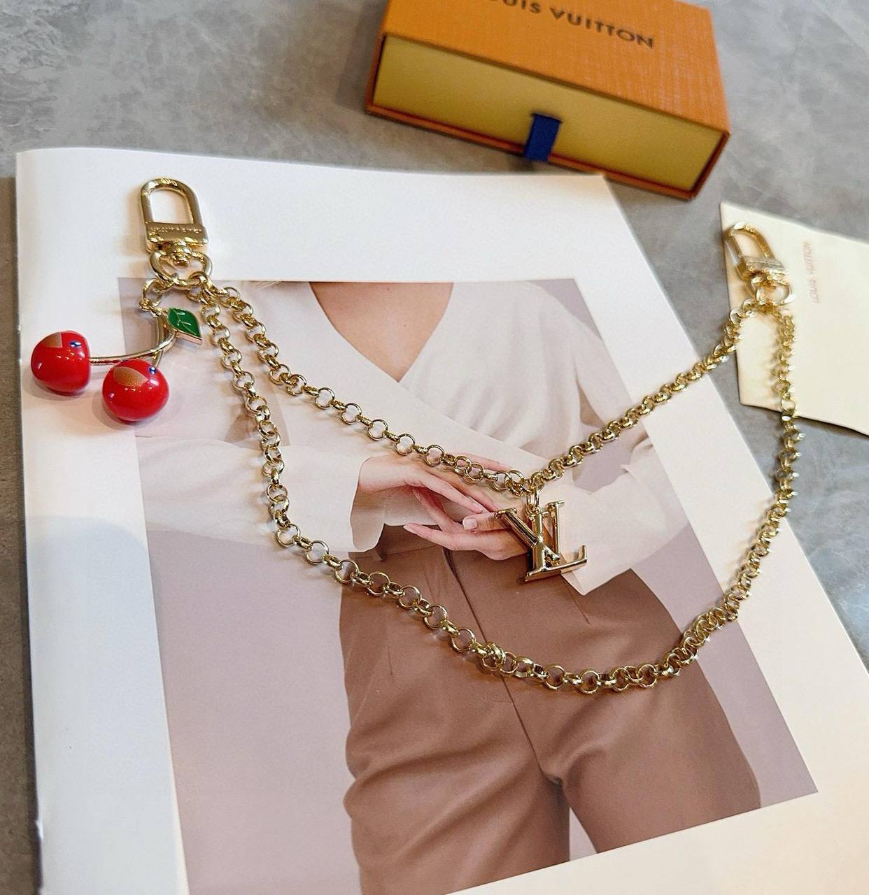 KEY CHAIN &
BAG CHARM
MASTER💫✨🌟
70 DHS💓
WITH GOOD BOX AND PAPER BAG🎁🛍️

Zain89
♥️♥️♥️