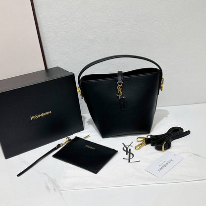 YSL
95 dhs💓

with box
🎁🎁🎁

size 25×13×19cm

Zain42
♥️♥️♥️