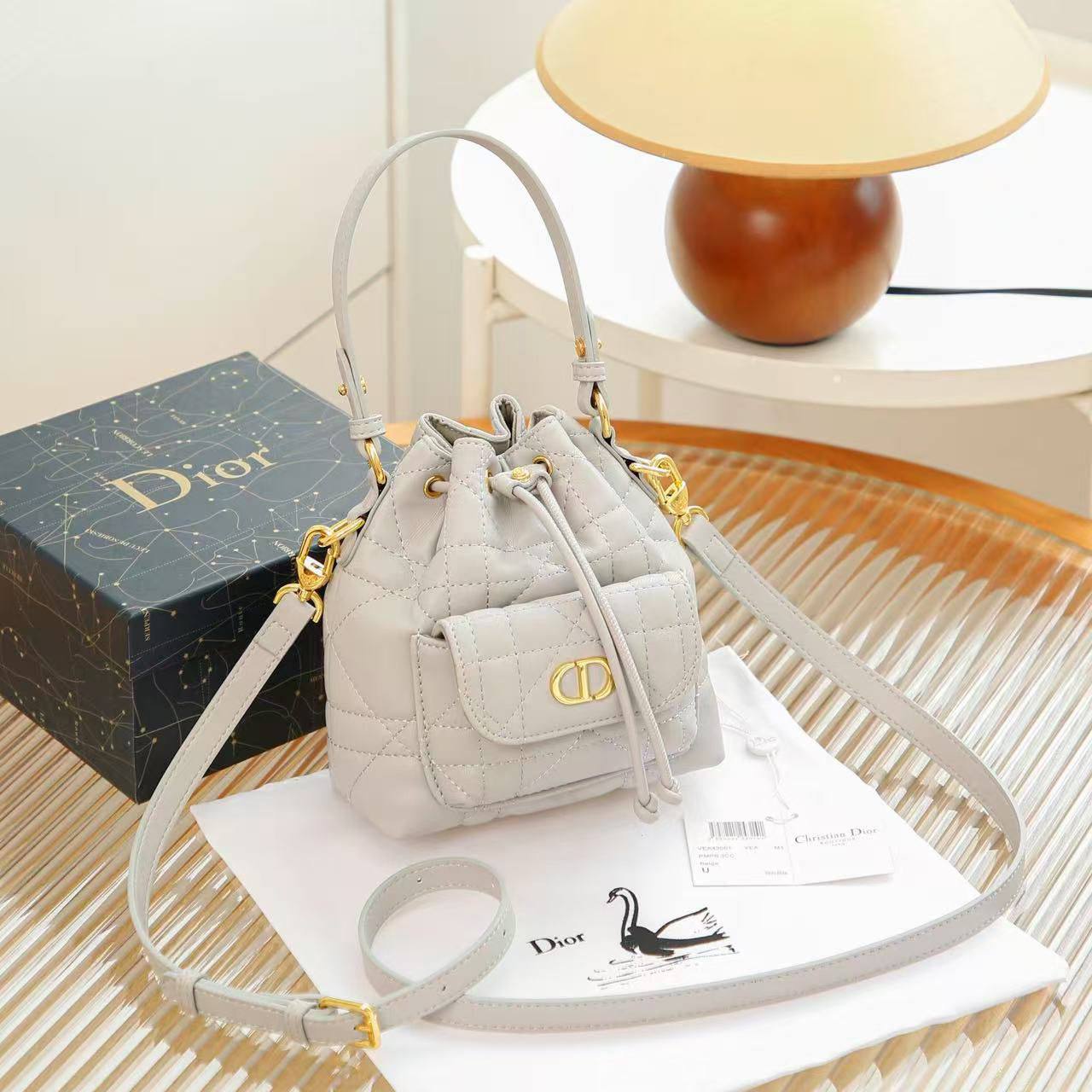 DIOR
SIZE………. 16 cm 

90 dhs🪙🖤

with box
🎁🎁🎁

Zain51
♥️♥️♥️