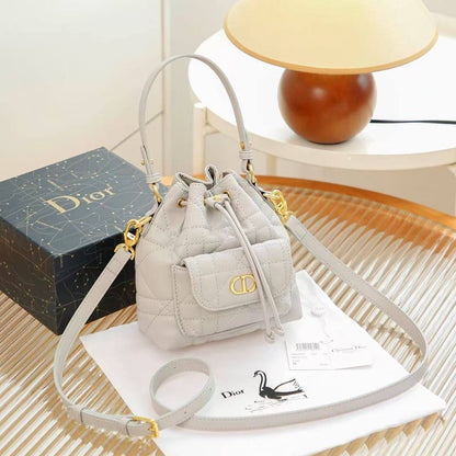 DIOR
SIZE………. 16 cm 

90 dhs🪙🖤

with box
🎁🎁🎁

Zain51
♥️♥️♥️