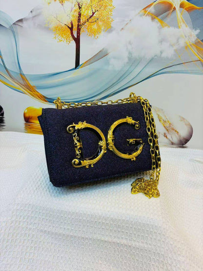 D&G
Best quality
Whith box’s
🎁🎁🎁

85 dhs✅
size 20cm

Zain158
♥️♥️♥️