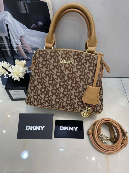 DKNY
100 dhs✅

size：22cm
Good-quality 

with box
🎁🎁🎁

Zain35
♥️♥️♥️