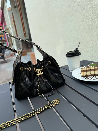 Re stock arrived 

Chanel

22cm.    330 dhs🇦🇪

25cm.     380 dhs🇦🇪

Zain297
♥️♥️♥️