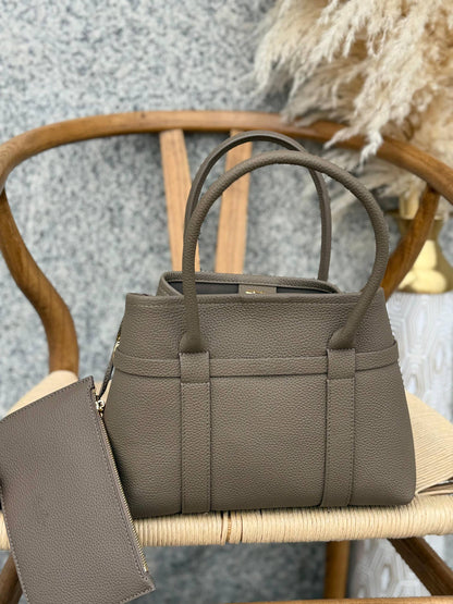 New collection✨✨✨
LORO PIANA
26cm
380 dhs🪙🌨️
Top quality

Zain167
♥️♥️♥️