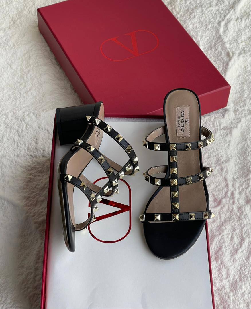 Valentino
SuperMaster Quality 💯
450 dhs🌺
Size:36-41💥

Zain171
♥️♥️♥️