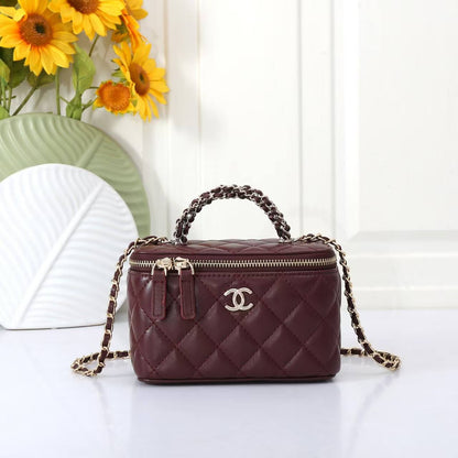 CHANEL

best quality 
with box

100 dhs🇦🇪🇦🇪

size17CM
Zain290
♥️♥️♥️