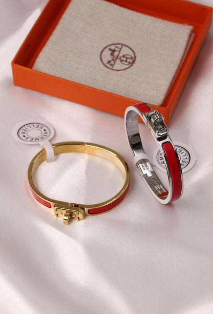 *HERMES*  🧡🐎
    *  ⬆️MINI CLIC KELLY BRACELET
* ⁠↗️ *Super Master Quality* ®️
* ⁠Gold Plated
* ⁠Size 17cm
*125 dhs👑* with *Normal* Box & Bag
*145 dhs👑* with *Orignal* Packaging 🎁

Zain209
♥️♥️♥️