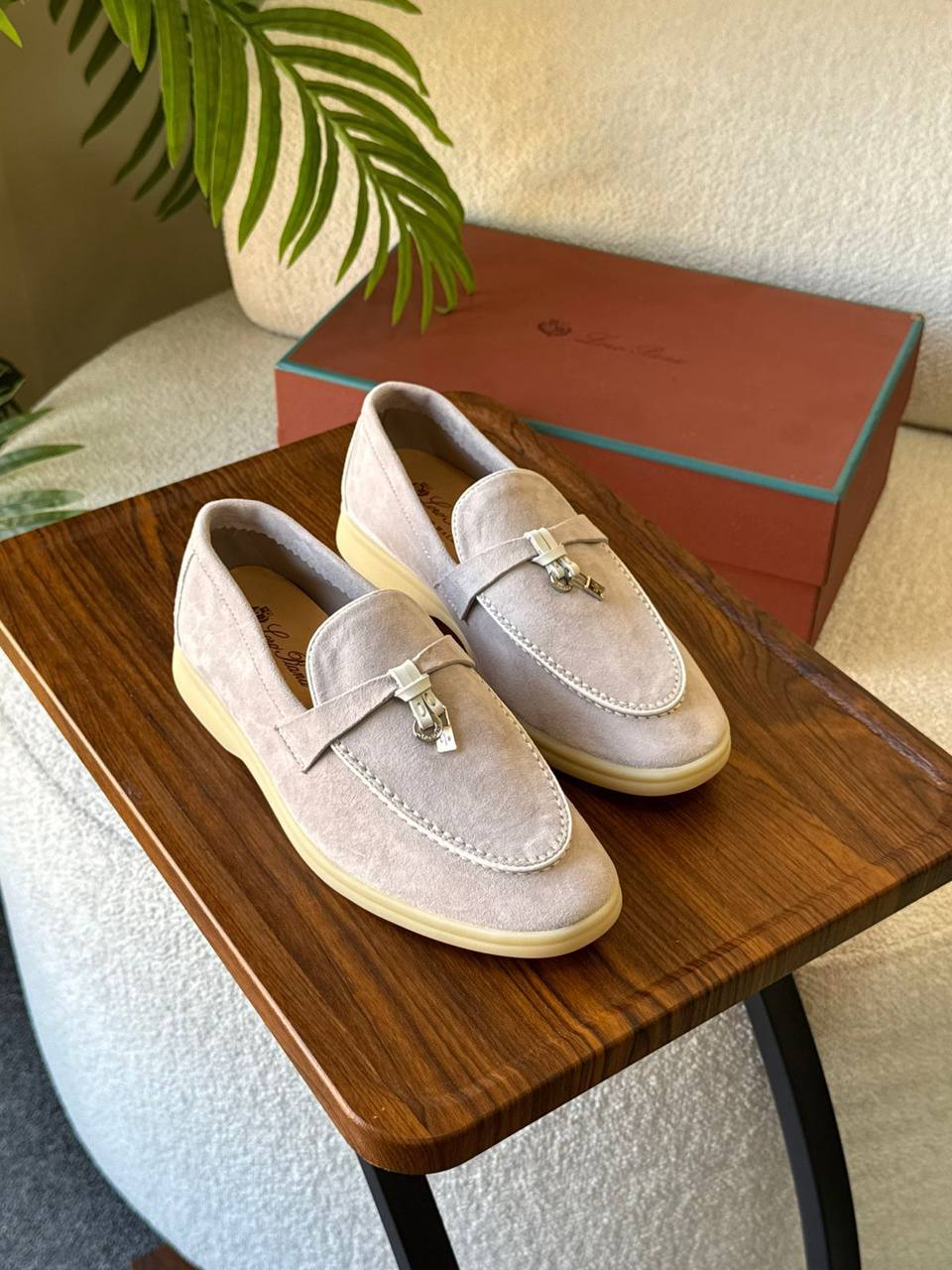 LORA PIANA 
SuperMaster Quality 💯
450 dhs💓
Size:36-41💥

Zain171
♥️♥️♥️