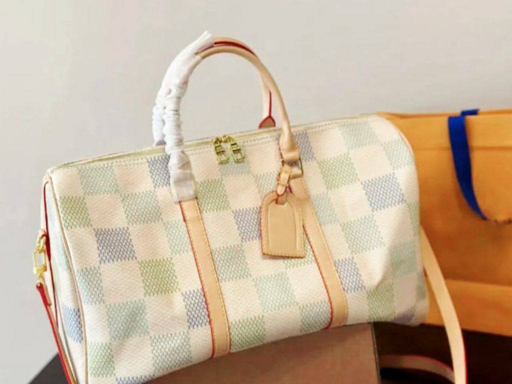LV

TRAVELLING BAG COPY ONE 

SPECIAL OFFER ONLY 

125 dhs🪙🌨️
⛔️

Zain39
♥️♥️♥️