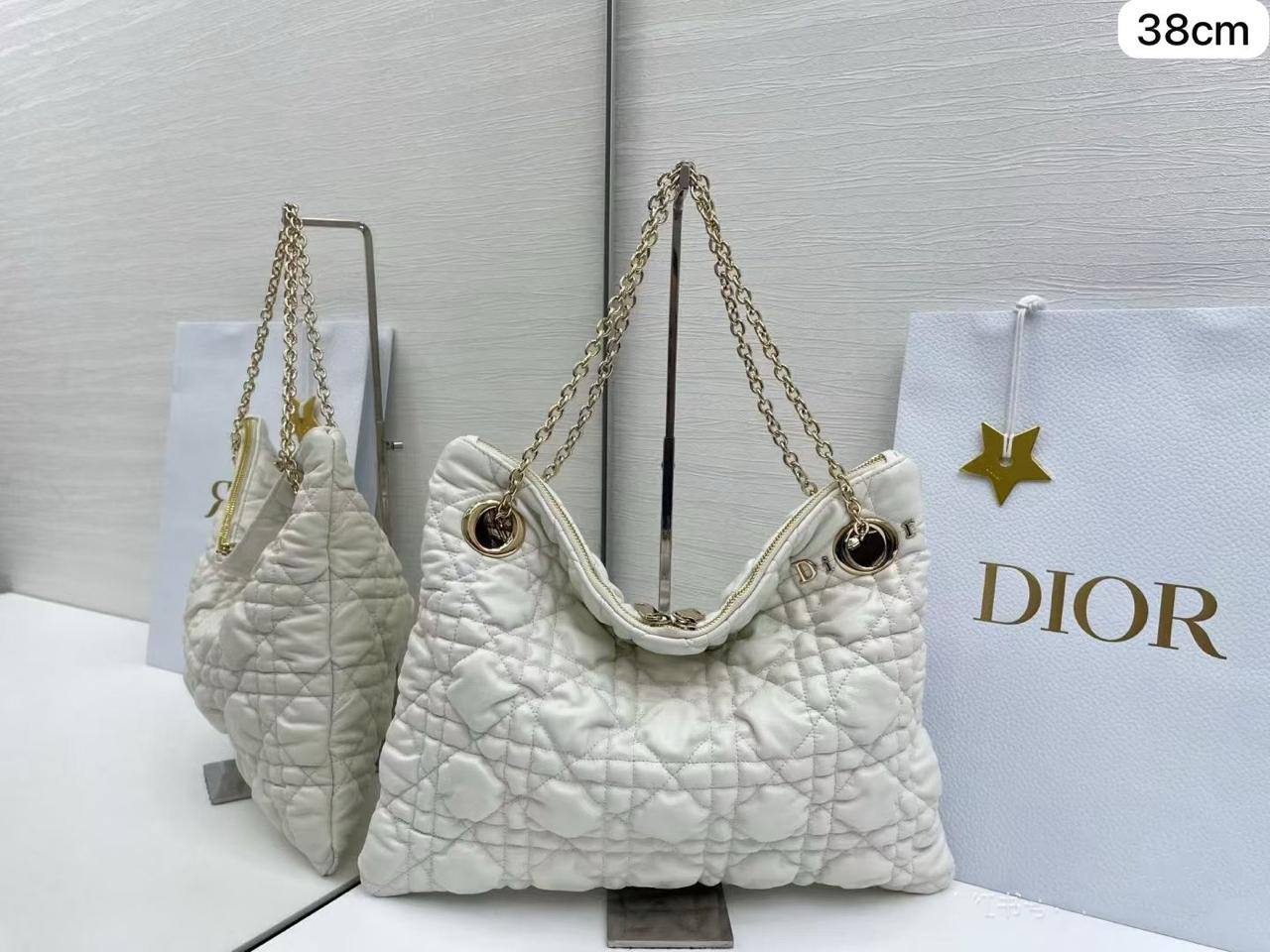 💖 Dior 2026  Spring summer
1️⃣ First quality 
Size : 38 * 38 cm
95 dhs✅

Zain115
♥️♥️♥️