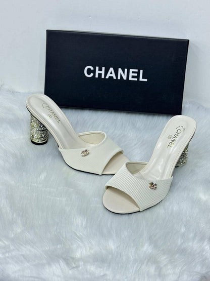 Chanel 𝟳𝗖𝗠
💯high quality
Size 36-37-38-39-40-41
115 dhs🇦🇪

Zain86
♥️♥️♥️