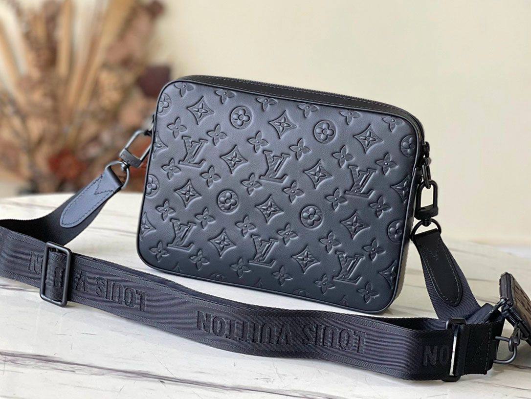 LV
Best quality
With box’s
🎁🎁🎁

105 dhs👑
size 25cm

Zain158
♥️♥️♥️