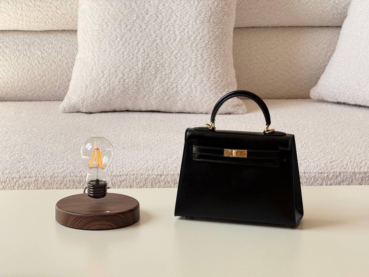 Hermes
 kelly 22 cm💥Master quality ✅with box📦
380 dhs✅

Zain52
♥️♥️♥️
