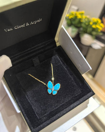VCA SET❤️‍🔥*
Necklace 🦋
Earring🤯
Bracelet 💥
Ring 💍 free size
Master quality 💯
With normal boxes 📦 
170 dhs🪙💚
With master box 🗃️ 
210 dhs🪙💚

Zain216
♥️♥️♥️