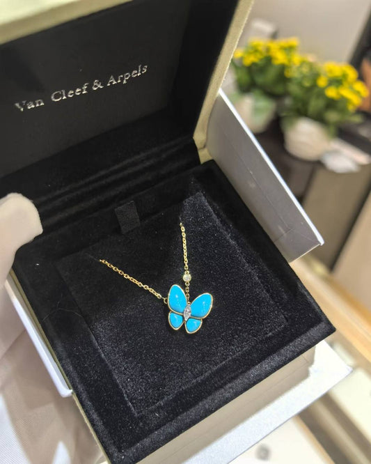 VCA SET❤️‍🔥*
Necklace 🦋
Earring🤯
Bracelet 💥
Ring 💍 free size
Master quality 💯
With normal boxes 📦 
170 dhs🪙💚
With master box 🗃️ 
210 dhs🪙💚

Zain216
♥️♥️♥️