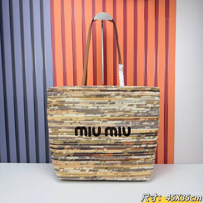 Miu Miu
300 dhs✅
Master🌺🌺

Zain153
♥️♥️♥️