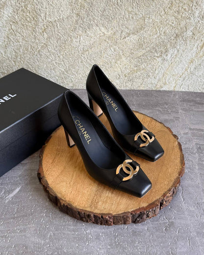 CHANEL 💫😍
SuperMaster Quality 💯
450 dhs🖤
Size: 36-41 💥

Zain171
♥️♥️♥️