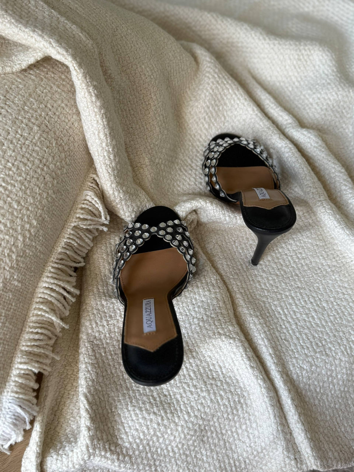 AQUAZZURA 

36 to 41

430 dhs🇦🇪🇦🇪🇦🇪

Zain288
♥️♥️♥️