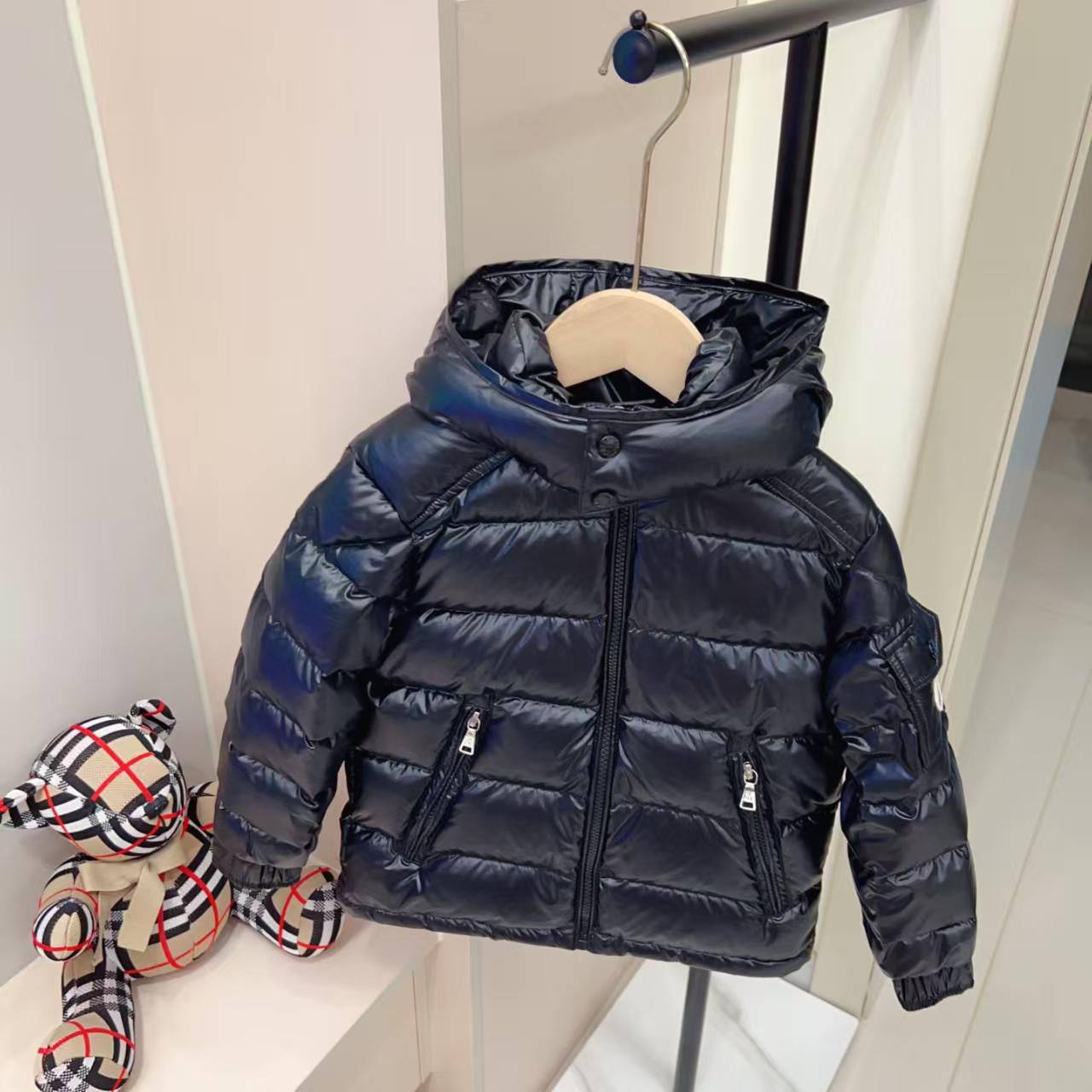 MONCLER
*Super master quality 😍*
*Size:2/12years old*
450 dhs🪙🌨️

Zain261
♥️♥️♥️