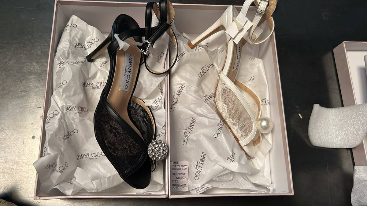 Jimychoo 

Size 36 to 41

120 dhs🇦🇪🇦🇪

Zain146
♥️♥️♥️