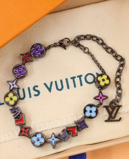 LV 
Master Bracelet 
90 dhs🪙🌨️

Zain32
♥️♥️♥️