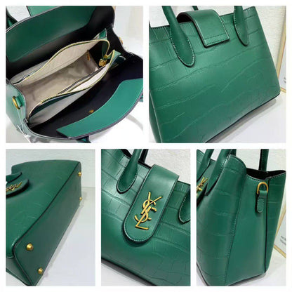 LV
18cm
330 dhs✅
Top quality 
With box🎁

Zain167
♥️♥️♥️