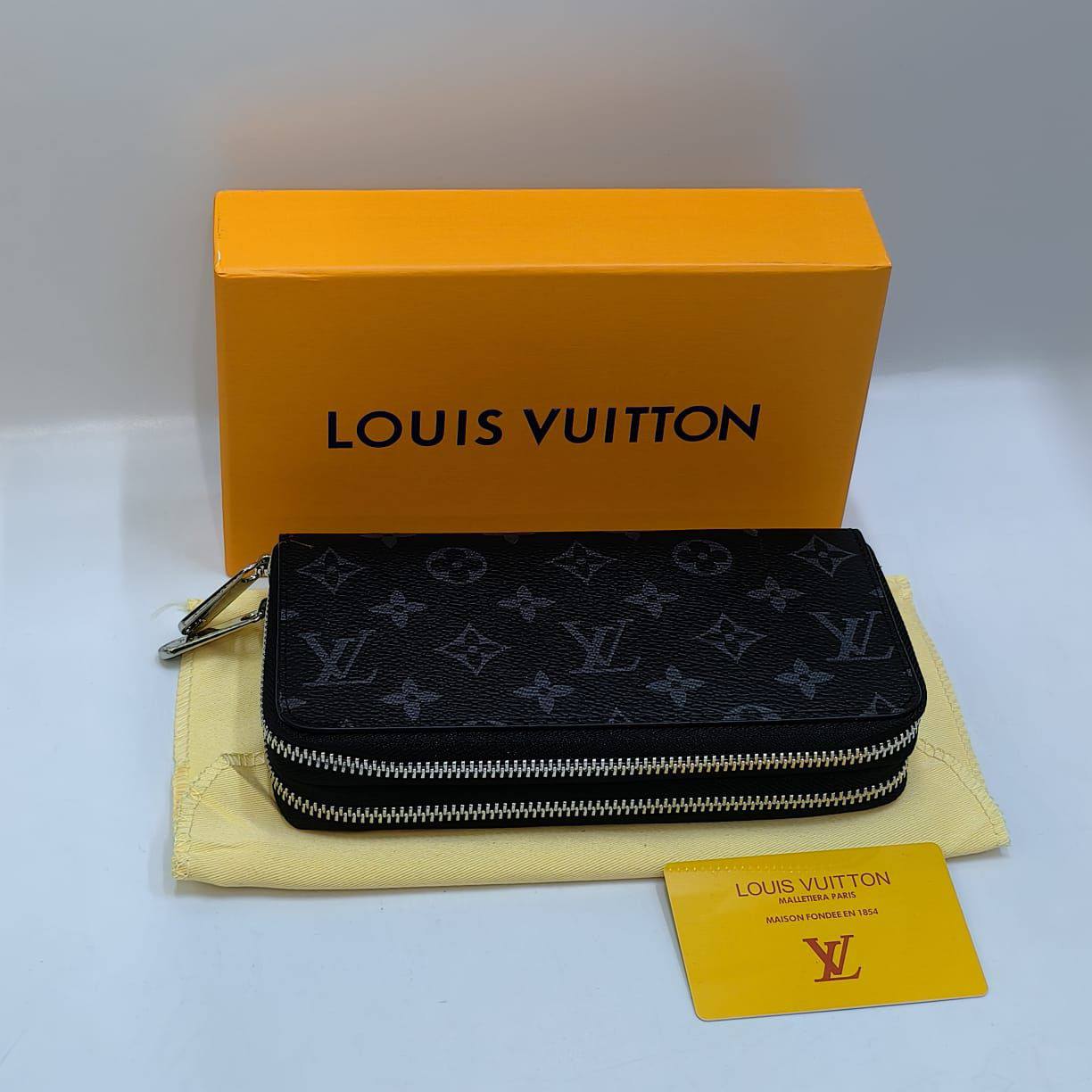 LV wallets
40 dhs🪙

Zain40
♥️♥️♥️