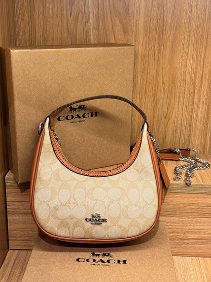 COACH
Best quality 

with box
🎁🎁🎁

80 dhs✅

size 20Cm

Zain290
♥️♥️♥️
