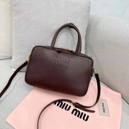 Miu Miu
90 dhs❤️
Good Quality

Zain90
♥️♥️♥️