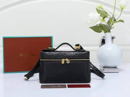Loro Piana

100 dhs✅

With Box
🎁🎁🎁

Zain50
♥️♥️♥️