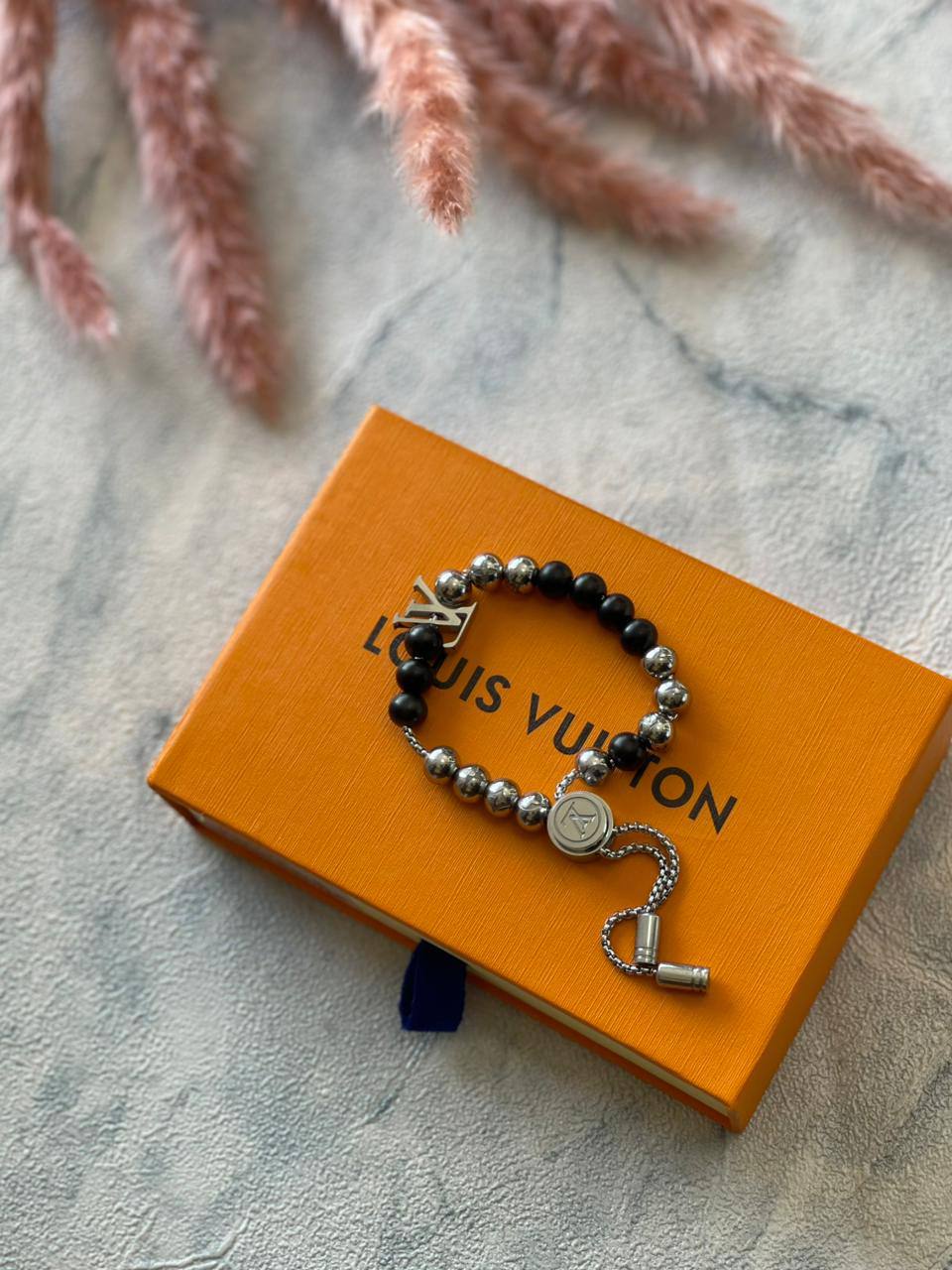 *LV*
*New bracelets*
*Super master quality*
230 dhs🪙🖤

Zain179
♥️♥️♥️