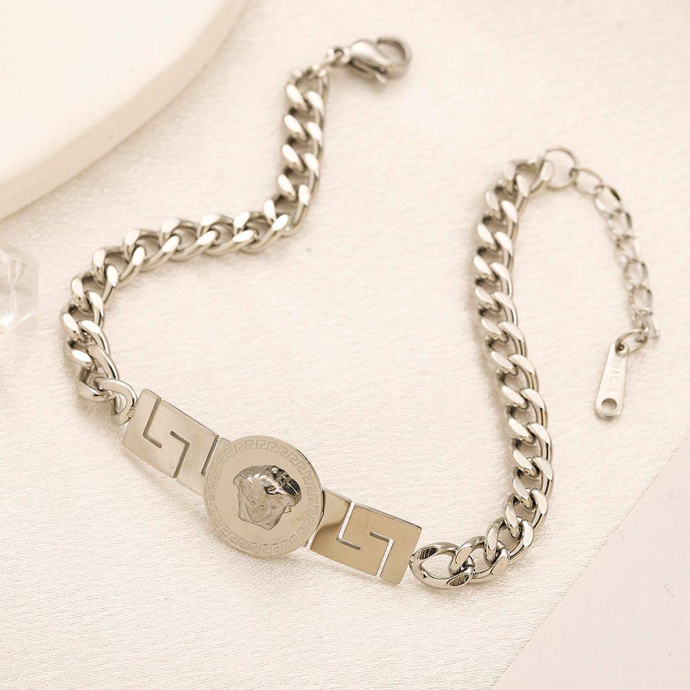New arrival branded stainless steel Non tarnish bracelet  
30 dhs💓

Zain243
♥️♥️♥️