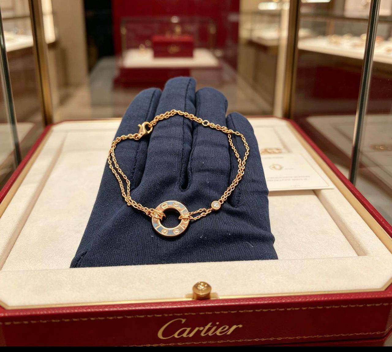 Cartier set* 💕
Necklace 
Bracelet 
Master quality 💐

*80* AED normal box 📦

Zain48
♥️♥️♥️