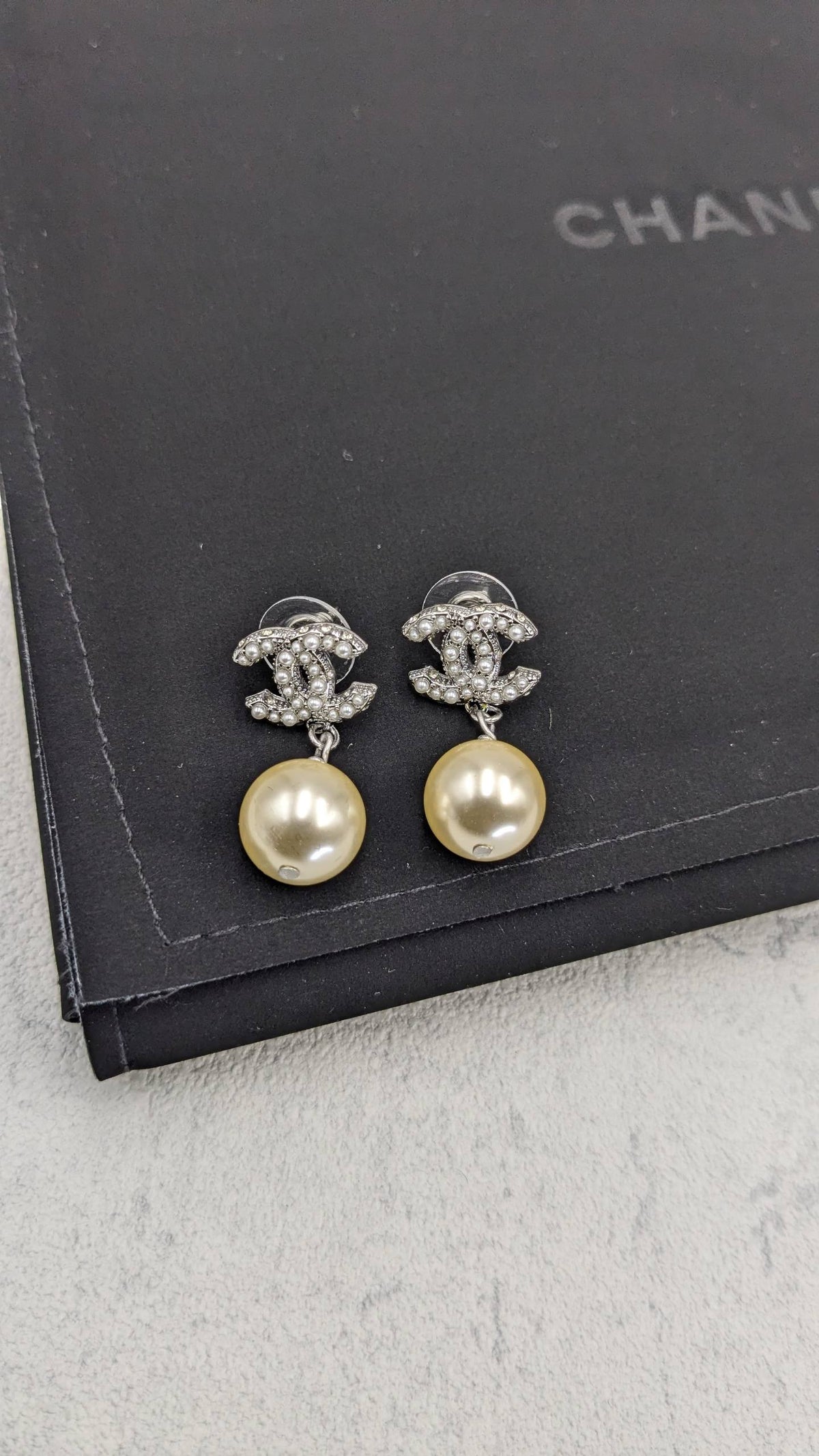 Chanel

Master Quality
Earrings

80 dhs🇦🇪🇦🇪 
With Normal Box🎁


100 dhs🇦🇪🇦🇪🇦🇪
with Master Box 🎁

Zain210
♥️♥️♥️