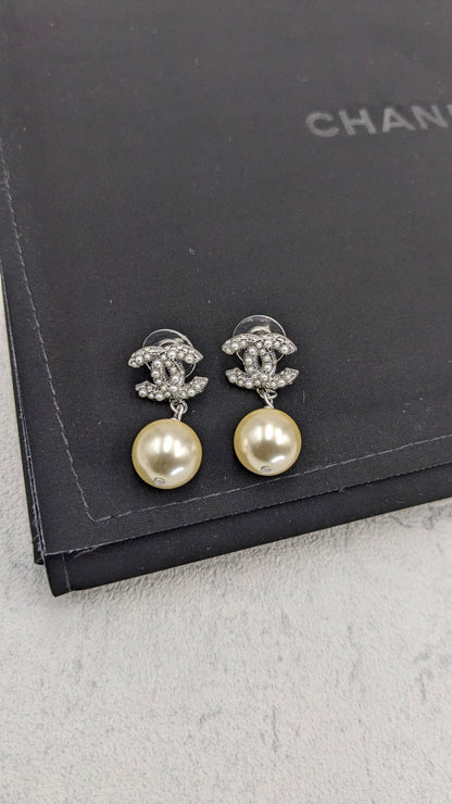 Chanel

Master Quality
Earrings

80 dhs🇦🇪🇦🇪 
With Normal Box🎁


100 dhs🇦🇪🇦🇪🇦🇪
with Master Box 🎁

Zain210
♥️♥️♥️