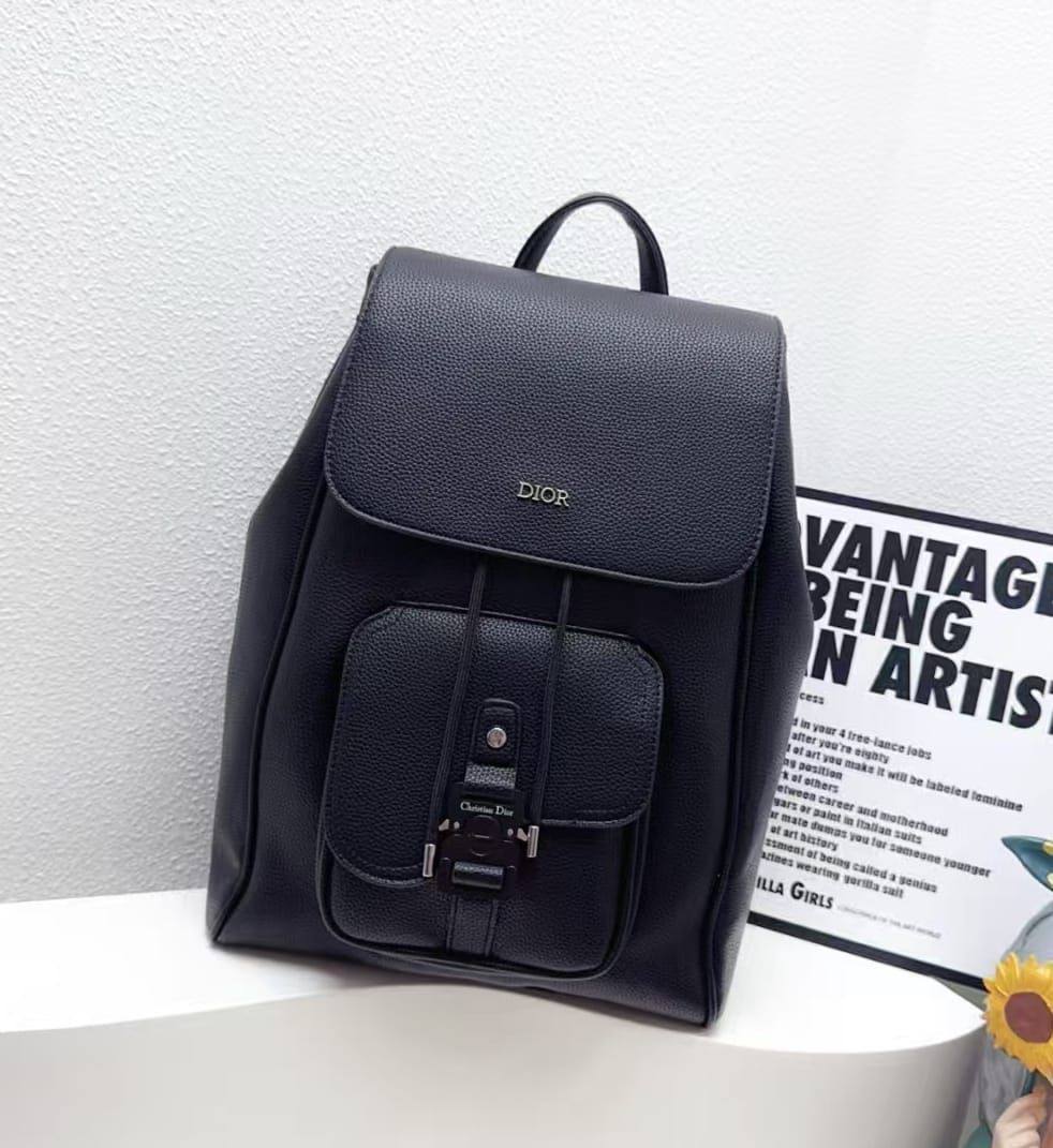 Dior 
BACKPACK 
GOOD QUALITY
110 dhs💓

Zain250
♥️♥️♥️