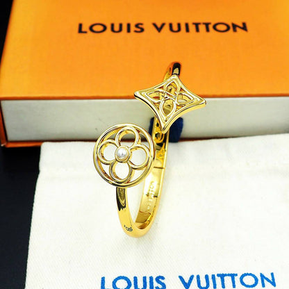 LV Bangle
Master quality 

*70* AED normal box 📦 
*90* AED master box 🗃️

Zain48
♥️♥️♥️