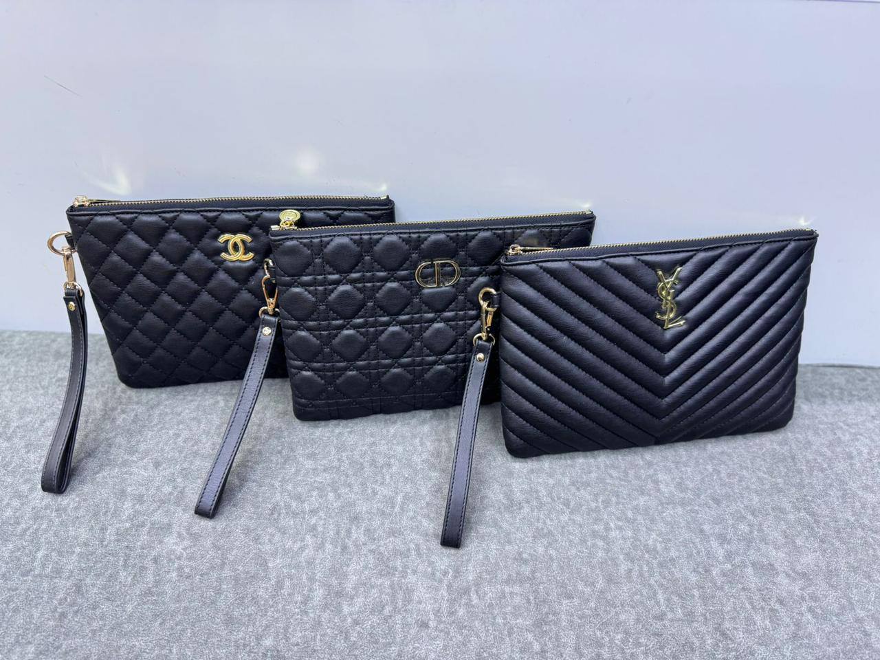 Pouch

65 dhs🪙🖤

Zain114
♥️♥️♥️