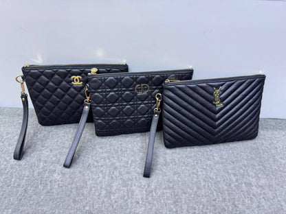 Pouch

65 dhs🪙🖤

Zain114
♥️♥️♥️