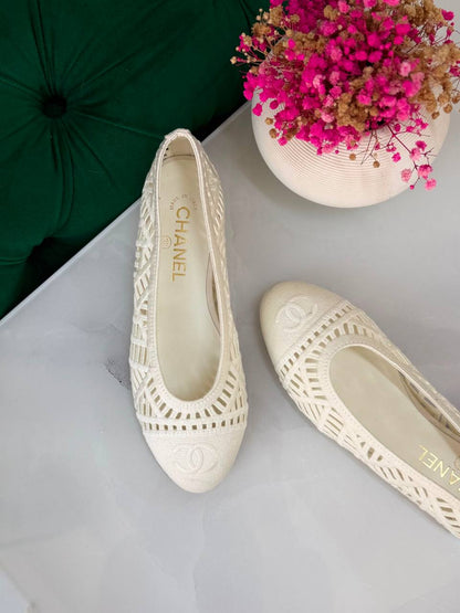 Chanel 
Vip quality 
Size:36 to 41
450 dhs🇦🇪🇦🇪

Zain113
♥️♥️♥️