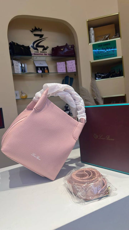 Loropiana

115 dhs

With box

Zain39

♥️♥️♥️