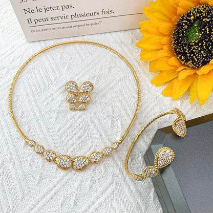 BOUCHRON SET 
Master 💫✨
NECKLACE BRACELET EARRINGS RING 
150 DHS✅
WITH GOOD BOX AND PAPER BAG🎁🛍️

Zain89
♥️♥️♥️