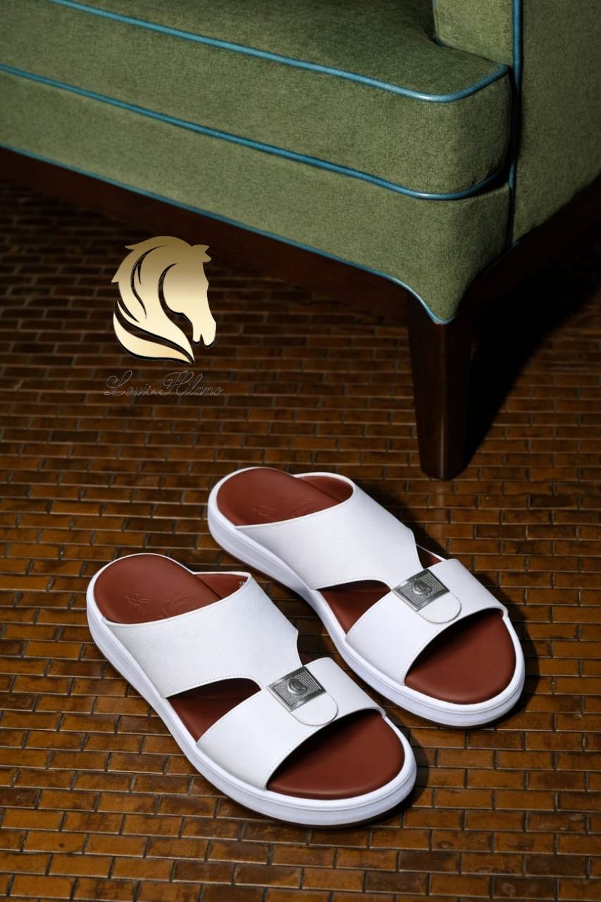 Louis Hilano Slippers for men master quality 
260 dhs❣️ 
with box and paper bag size 🎁available 
40to46 (6to12)

Zain59
♥️♥️♥️