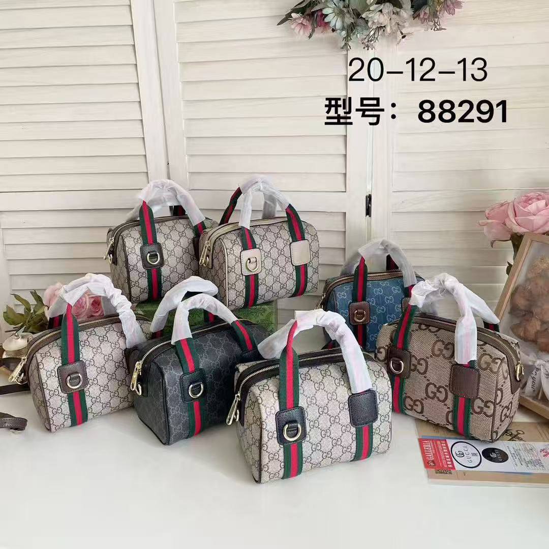 Gucci
High quality 
with box 
🎁🎁🎁

105 dhs🪙💕

Zain136
♥️♥️♥️