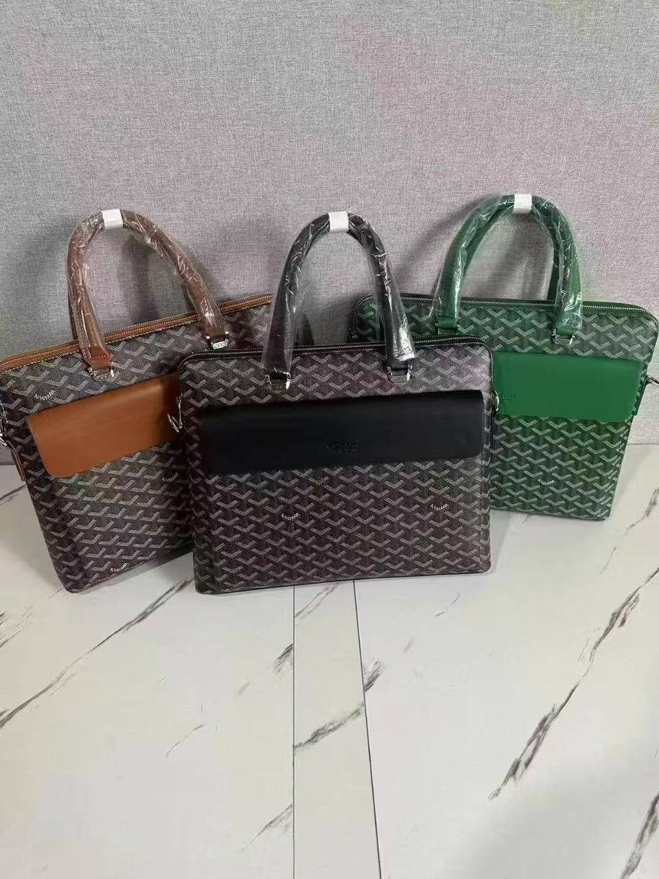 Laptop  bag 
good quality 
110 dhs❣️

Zain278
♥️♥️♥️