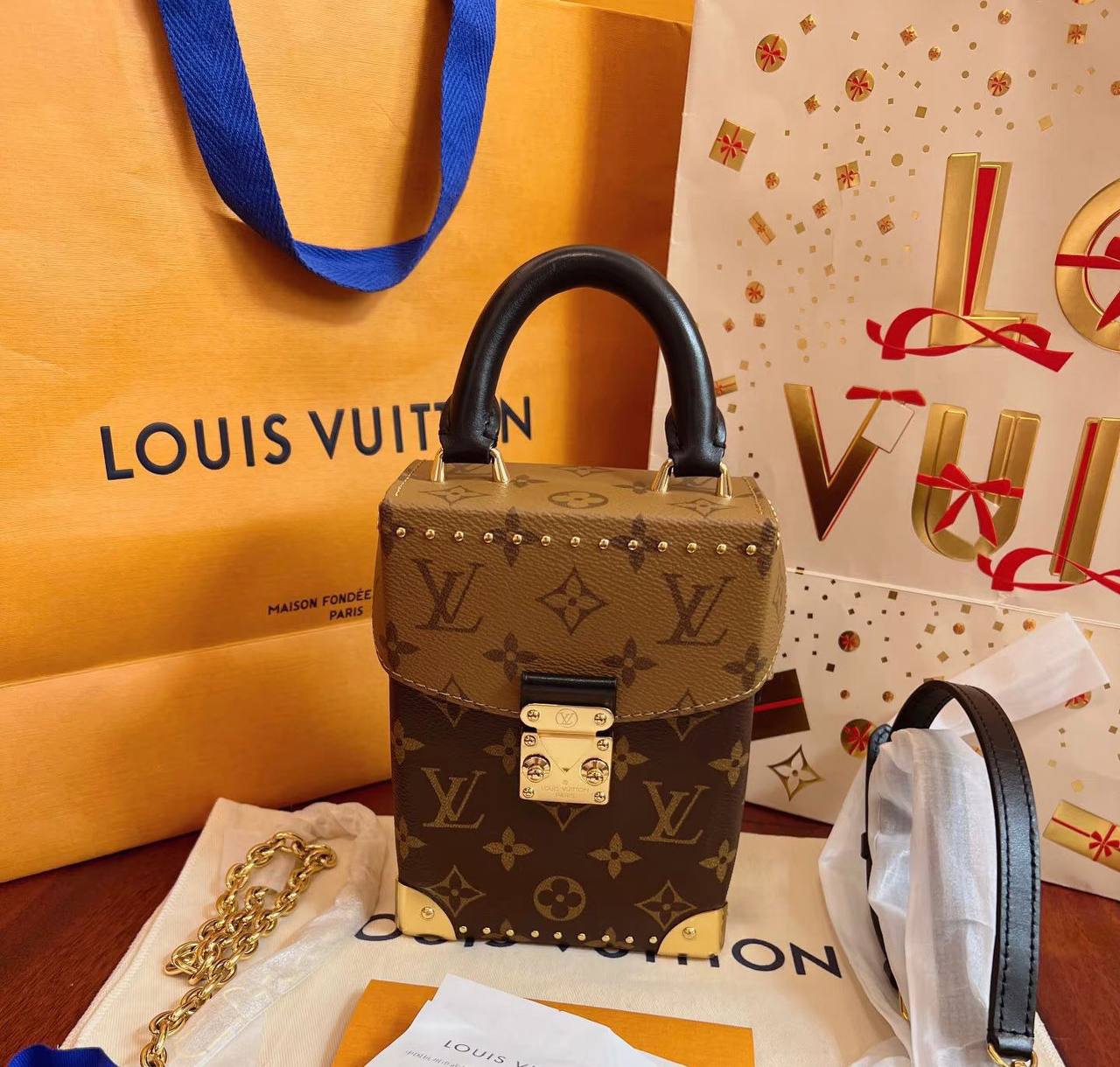 LV
80 dhs🪙🌨️

With box
🎁🎁🎁

Zain219
♥️♥️♥️